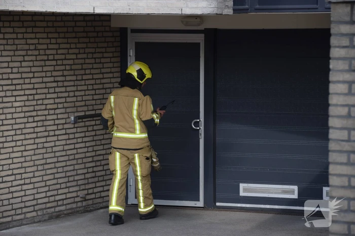 Brandweer controleert parkeergarage vanwege gaslucht