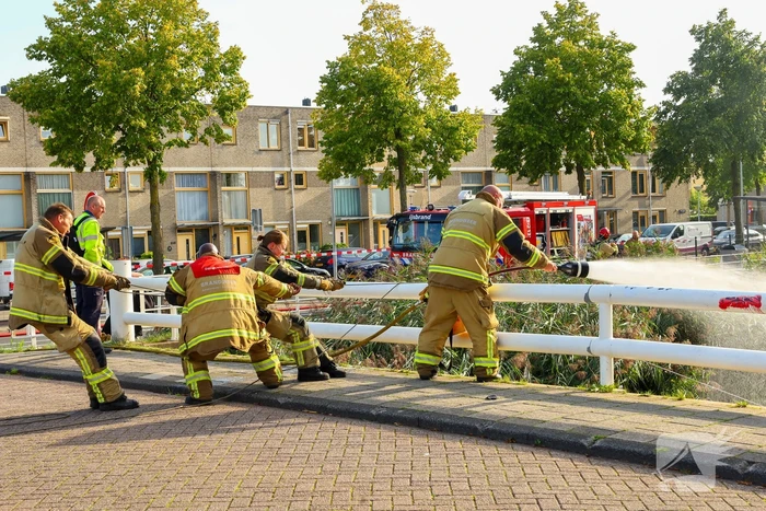 Motorboot volledig uitgebrand na explosie
