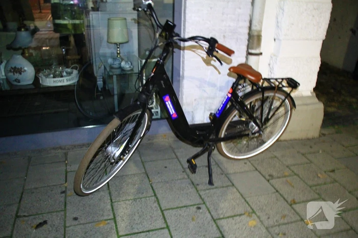 Fietser gewond bij botsing tegen bakwagen