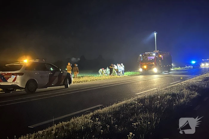 Brandweer bevrijdt persoon uit auto na ongeval