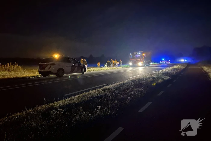 Brandweer bevrijdt persoon uit auto na ongeval