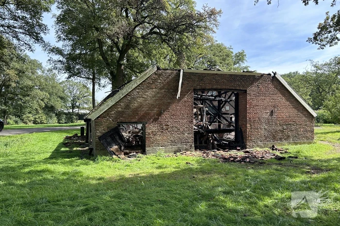 Schuur verwoest door brand