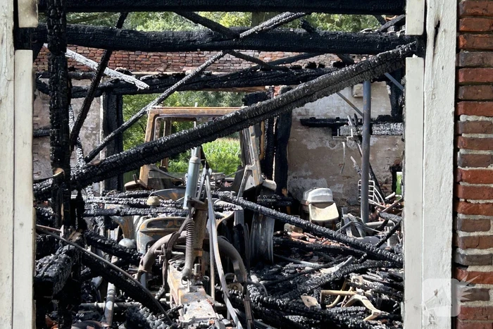 Schuur verwoest door brand