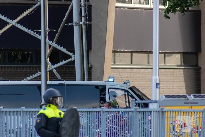 Politie groots ingezet bij rellen na voetbalwedstijd