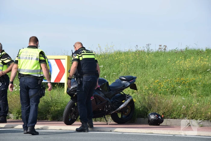 Motorrijder gewond bij ongeval op rotonde