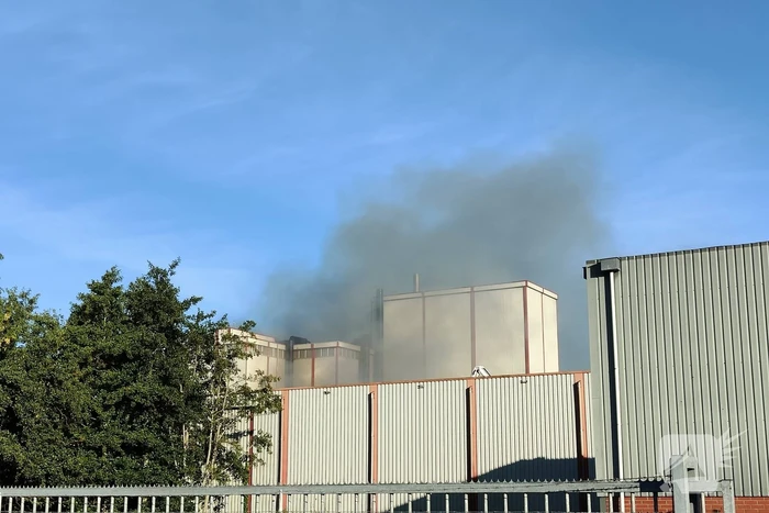 Grote brand in loods van bedrijfspand