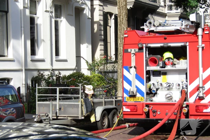 Brand op dak van woning