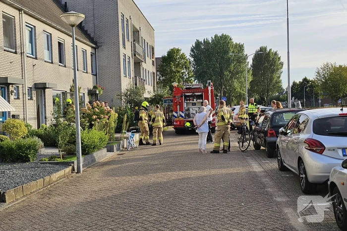 Steekvlam door bluspoging brand in pan met olie