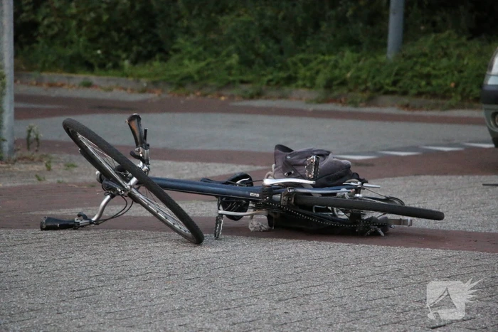 Fietser zwaargewond bij verkeersongeval