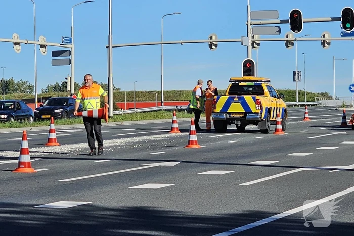 Vrachtwagen verliest lading tijdens rit