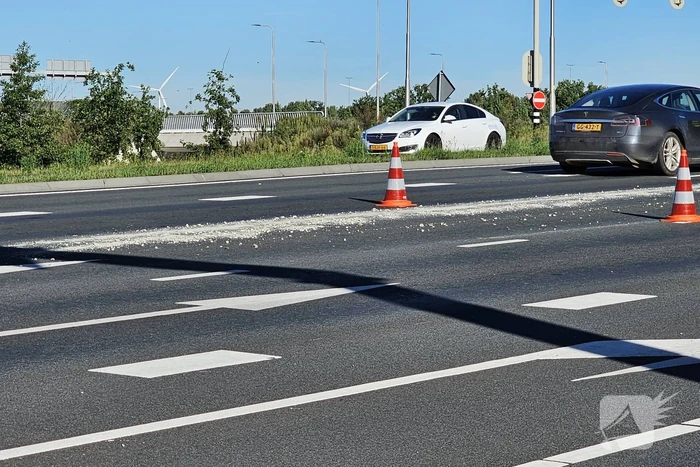 Vrachtwagen verliest lading tijdens rit