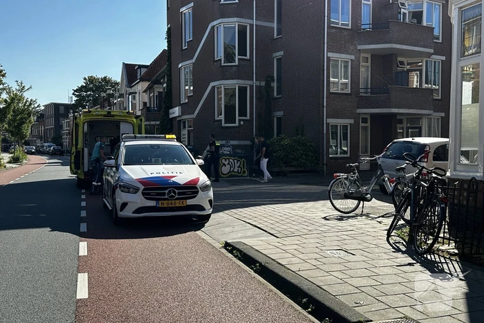 Personenauto rijdt fietser aan en vertrekt