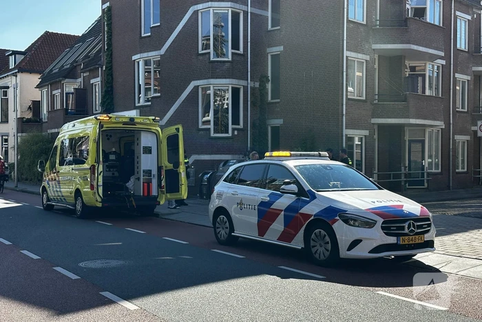 Personenauto rijdt fietser aan en vertrekt
