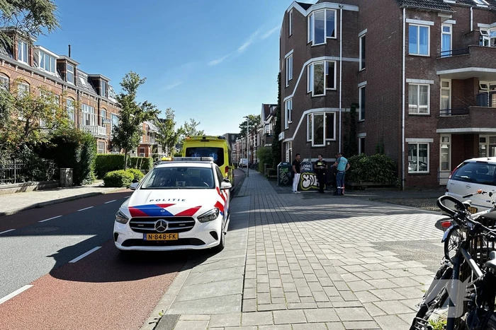 Personenauto rijdt fietser aan en vertrekt