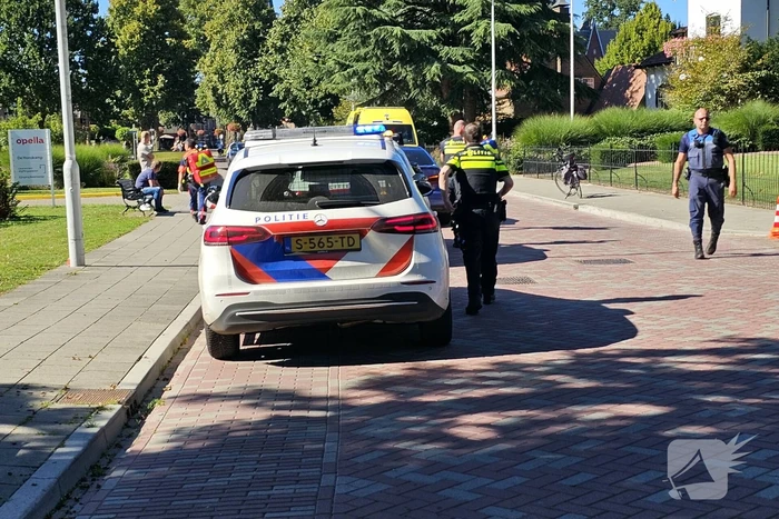 Fietser zwaargewond bij botsing met auto
