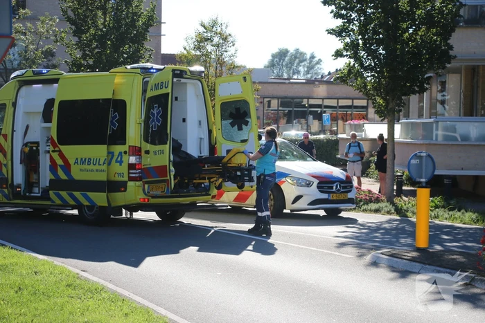Automobilist laat zwaargewonde fietser achter en rijdt door