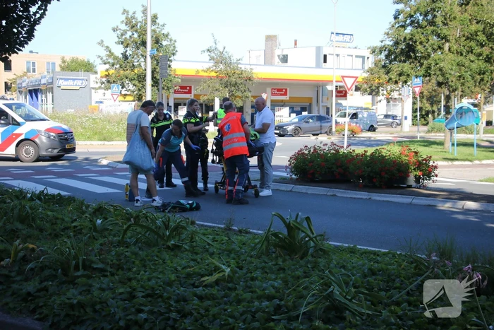 Automobilist laat zwaargewonde fietser achter en rijdt door
