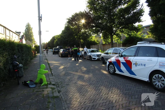 Aanrijding tussen taxi en scooterrijder op kruising