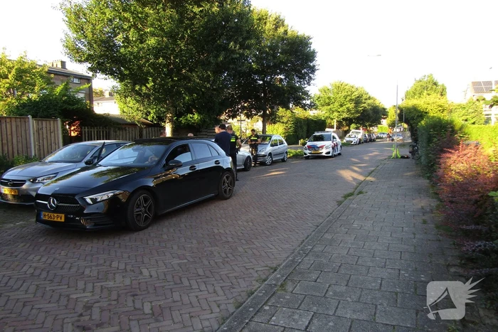 Aanrijding tussen taxi en scooterrijder op kruising