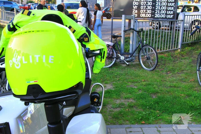 Fietser aangereden bij inrit supermarkt