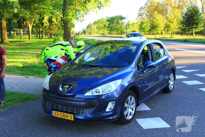 Fietser aangereden bij inrit supermarkt