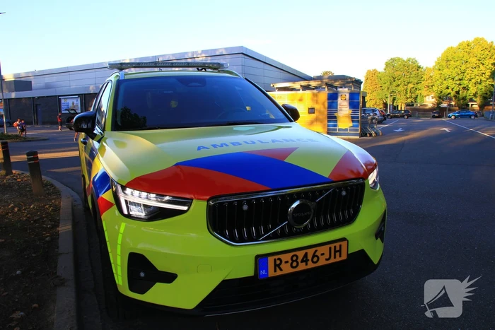 Fietser aangereden bij inrit supermarkt