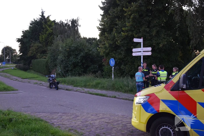 Gewonde na ongeval tussen brommer en wielrenner