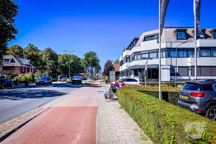 Taxichauffeur ziet fietsster over het hoofd