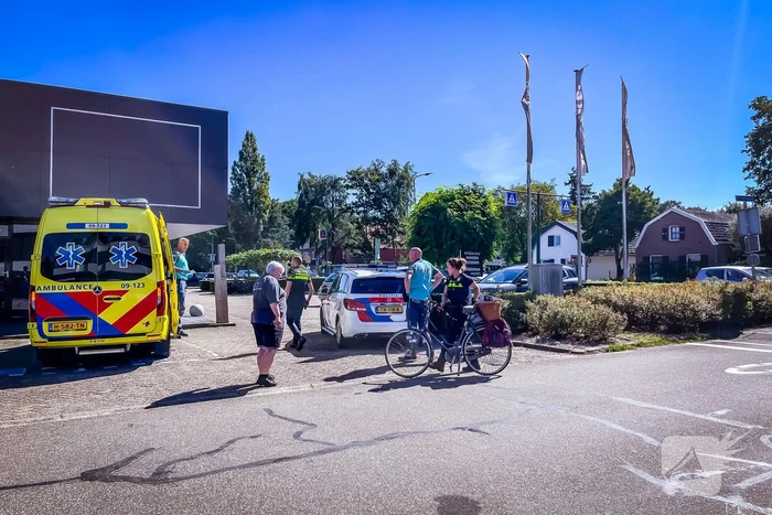 Taxichauffeur ziet fietsster over het hoofd