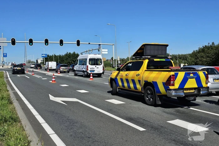 Opnieuw verliest vrachtwagen lading