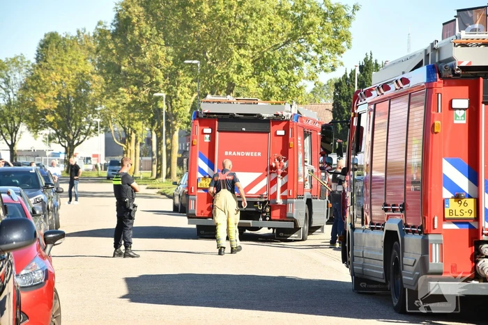 Brandweer ventilerend bedrijfspand van koffiebranderij