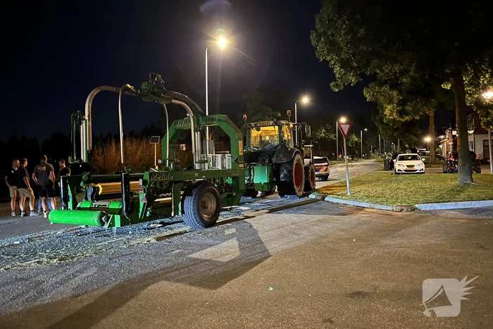 Ravage na aanrijding tussen bus en tractor