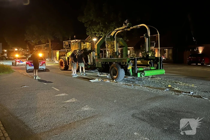 Ravage na aanrijding tussen bus en tractor