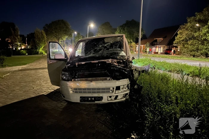 Ravage na aanrijding tussen bus en tractor