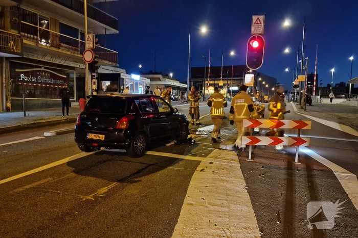 Automobilist klapt hard op bussluis