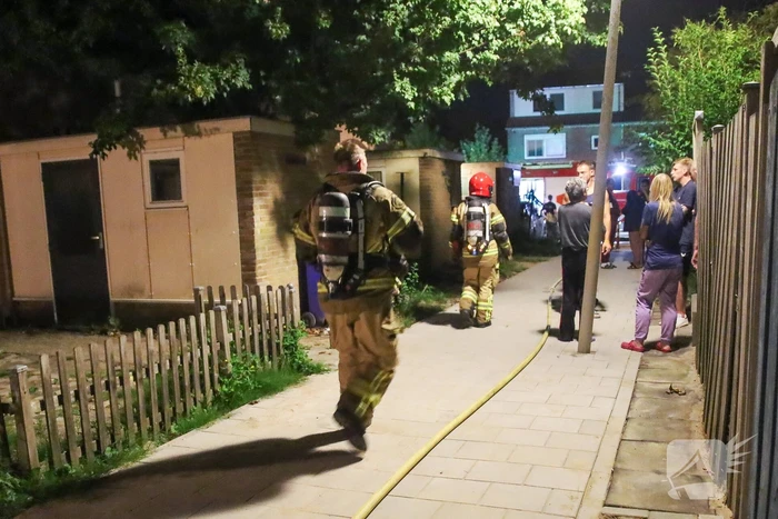 Brand na explosie bij woning
