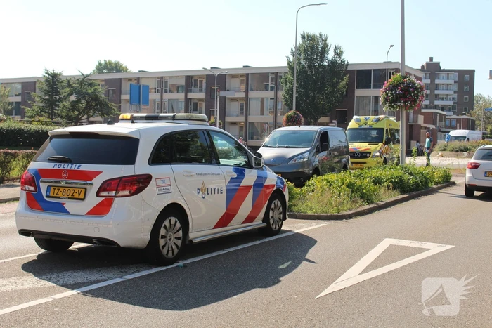 Fietser aangereden bij oversteekplaats door auto