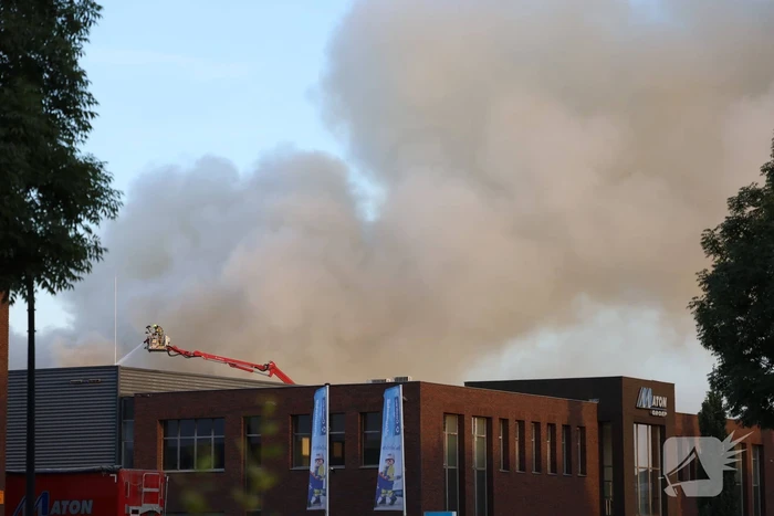 Flinke rookontwikkeling bij zeer grote brand