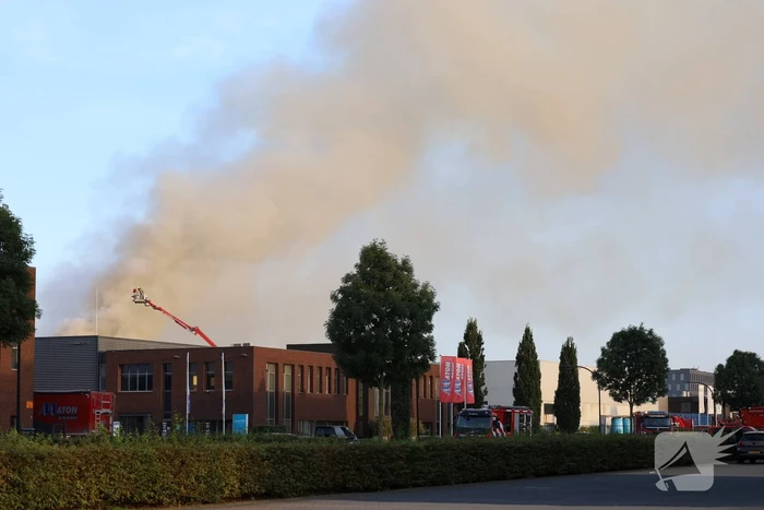 Flinke rookontwikkeling bij zeer grote brand