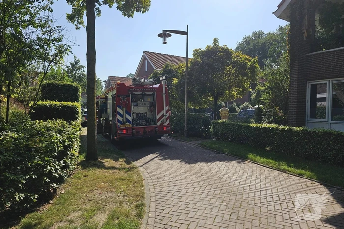 Brandweer forceert deur voor woningbrand