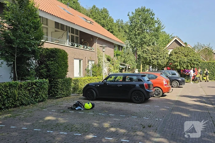 Brandweer forceert deur voor woningbrand