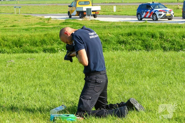 Politie verricht onderzoek bij luchthaven