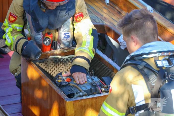 Motor van sloep oververhit op Gooimeer