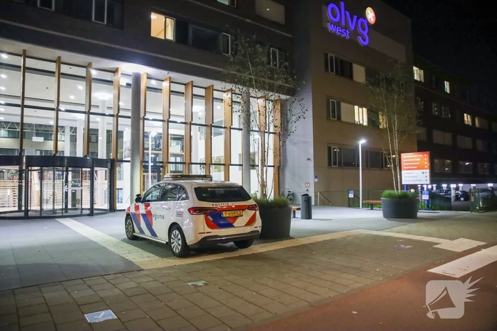 Persoon gewond na melding van steekincident bij ziekenhuis