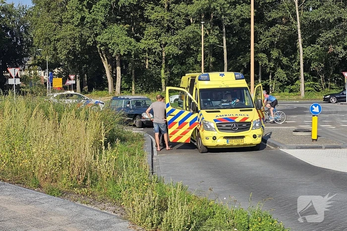 Wielrenner en automobilist in botsing