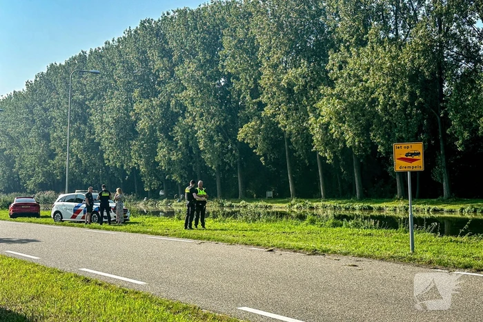 BMW verdwijnt volledig onder water