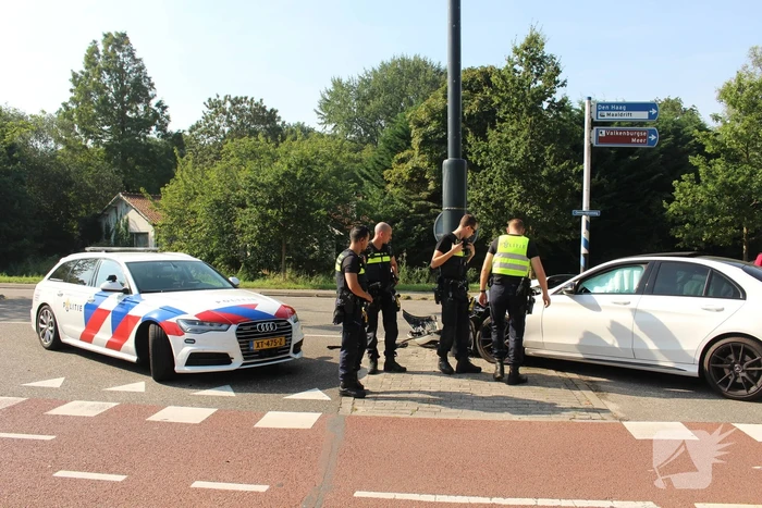 Automobilist botste op paal