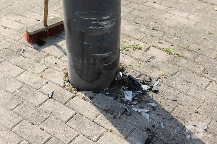 Automobilist botste op paal