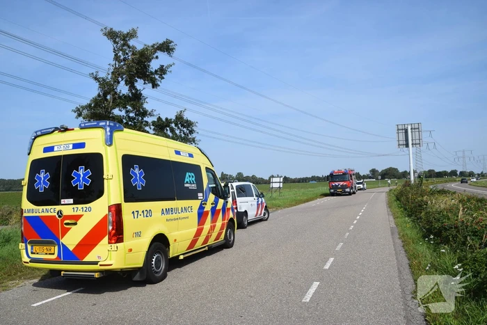 Fietser door omstanders uit water gehaald