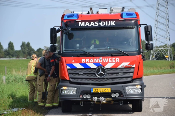 Fietser door omstanders uit water gehaald